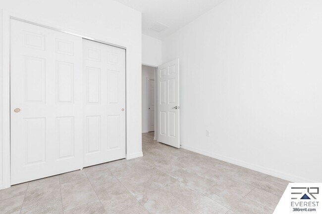 Building Photo - Modern 3-Bed, 2-Bath Townhome with Private Yard & 2-Car Garage