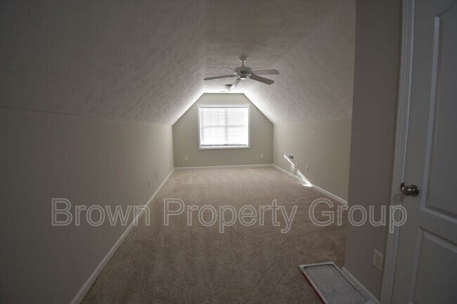 Building Photo - 5609 Thackeray Dr