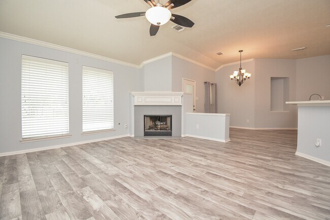 Building Photo - 4006 Dell Ln