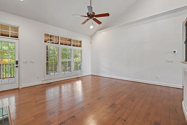 Building Photo - 298 Gillette Dr