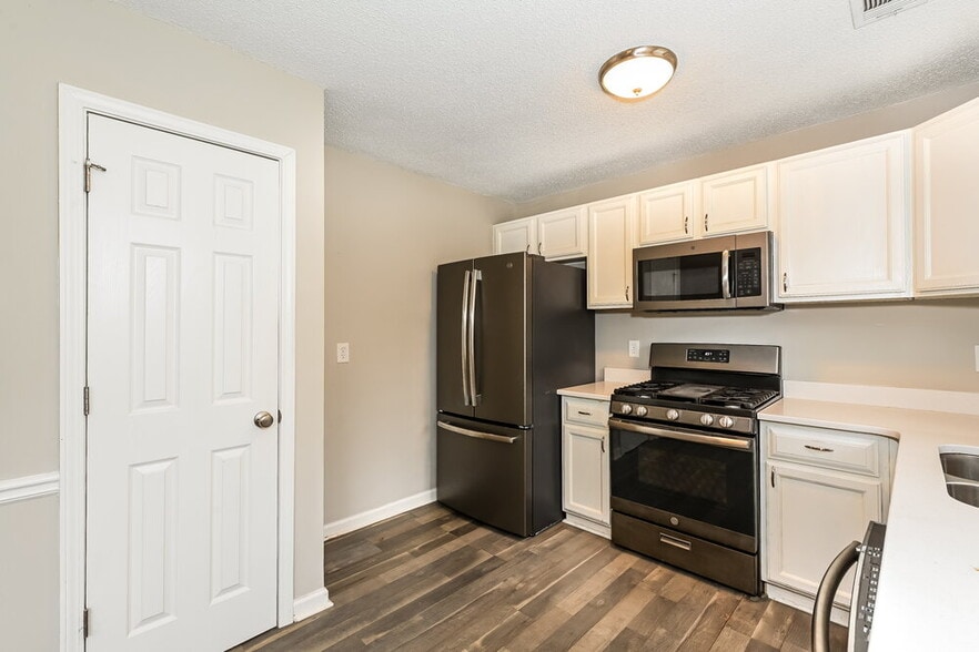 Building Photo - 3444 Sumter Pl