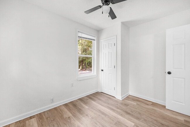 Building Photo - 2101 W Romana St