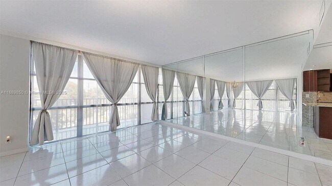 Building Photo - 1000 Parkview Dr