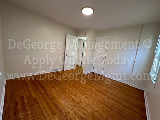 Building Photo - Gorgeous Spacious 4 Bedroom 1.5 Bath Singl...