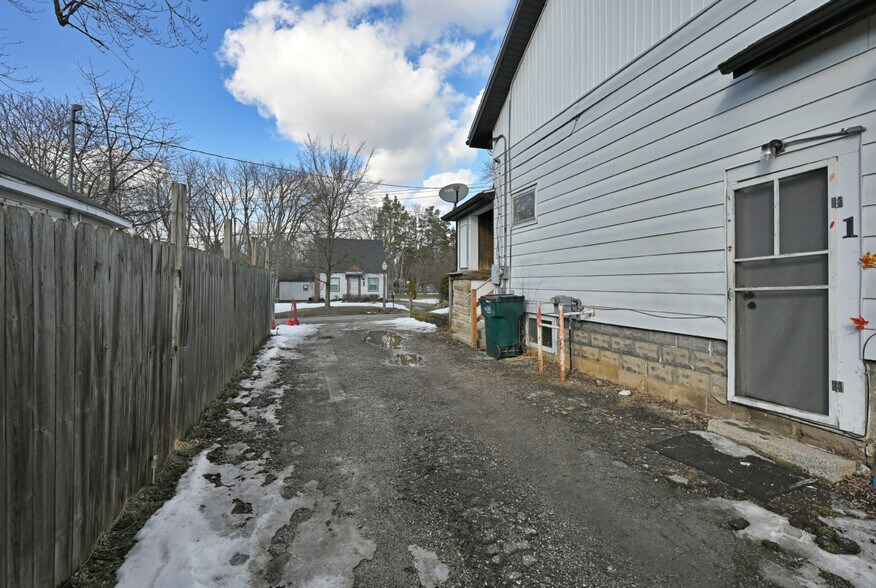 Building Photo - 224 Crest St