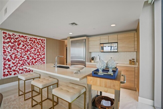 Building Photo - 16385 Biscayne Blvd