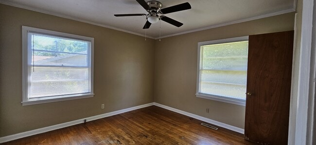 Building Photo - 2004 Roebuck St