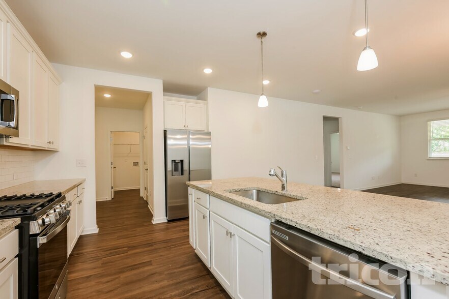 Building Photo - 117 Everett Sq