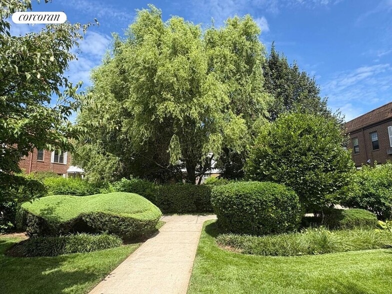 Building Photo - 70-39A Park Dr E