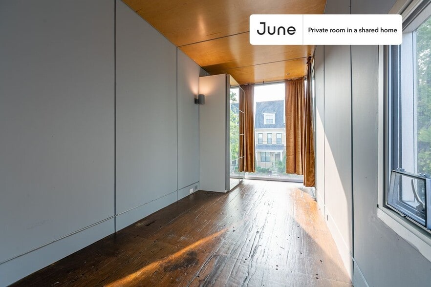Building Photo - Room in Shared 6 bed/6 bath home