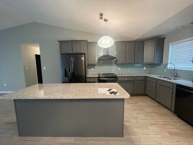 Building Photo - 419 Primrose Cir