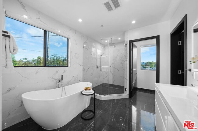 Building Photo - 5812 Willis Ave