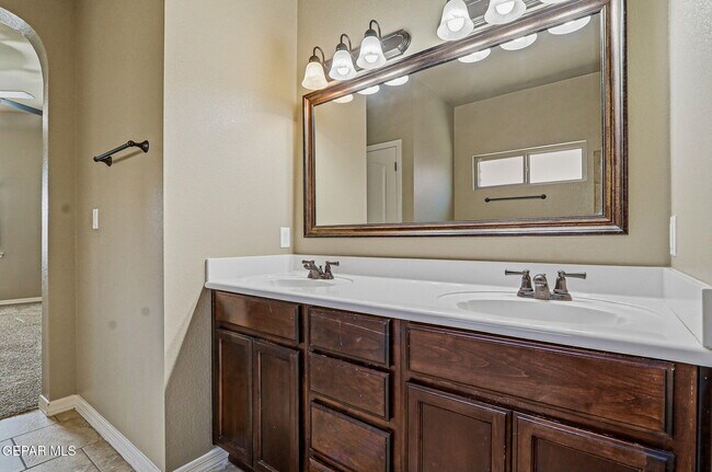 Building Photo - 3133 Clearbrook