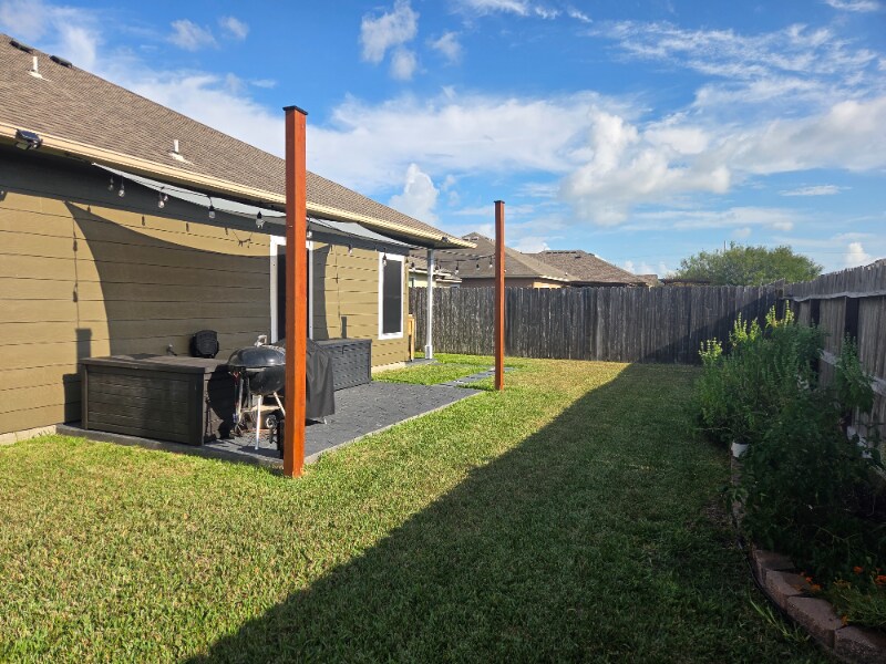 Building Photo - 2606 Las Brisas St