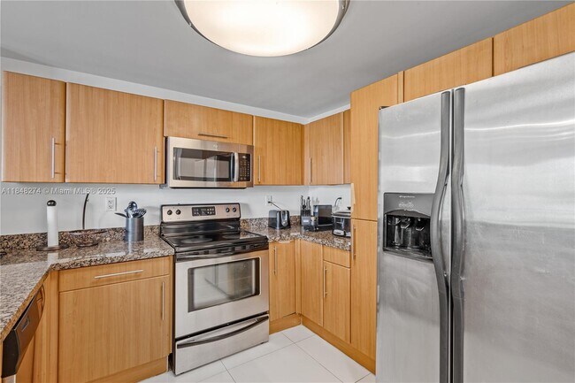 Building Photo - 6362 Collins Ave
