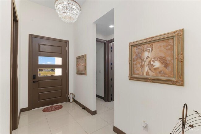 Building Photo - 25 N Brushfield Ave