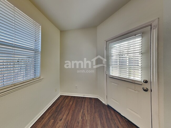 Building Photo - 1119 Chase Park Dr