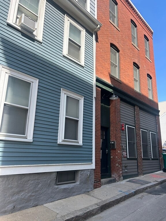 Building Photo - 230 Silver St