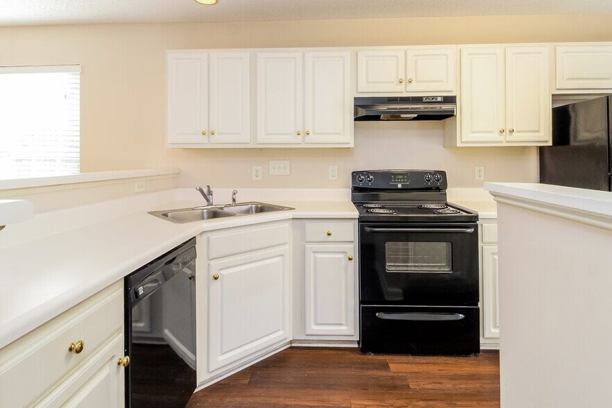 Building Photo - 640 Piermont Ct