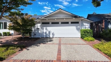 Building Photo - 1572 Meadow Ln