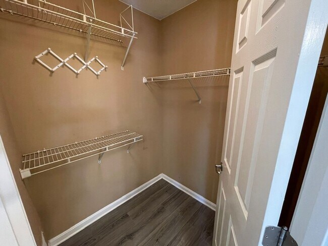 Building Photo - Awesome Home Great Location for Rent