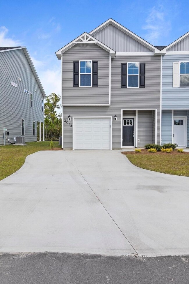 Building Photo - Townhouse For Rent in Holly Ridge!