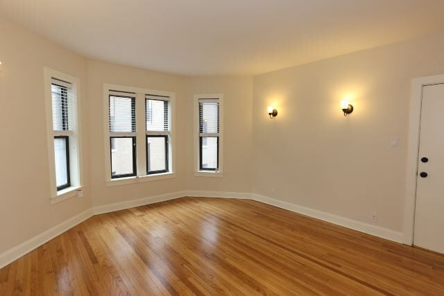 Building Photo - 4043.5 N Ashland Ave