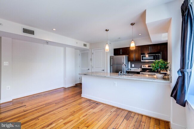 Building Photo - 420 16th St SE