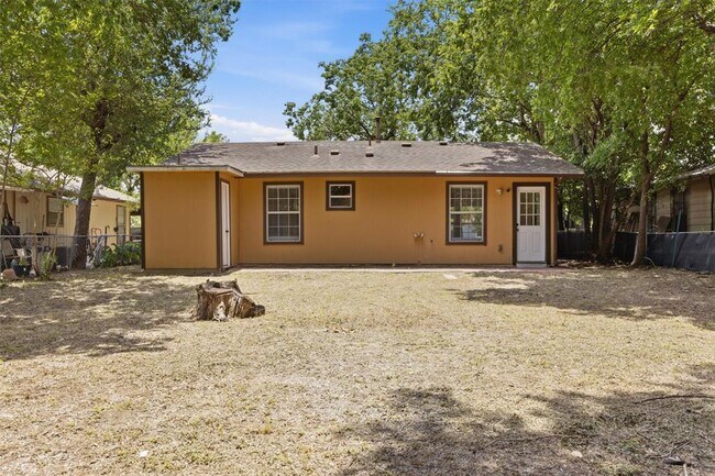 Building Photo - 6802 Villita Avenida