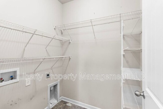 Building Photo - 69 Taplow Trail