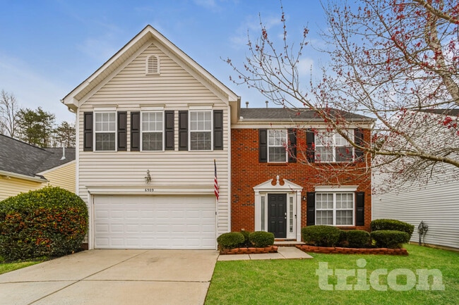 Building Photo - 6909 Goldenwillow Dr