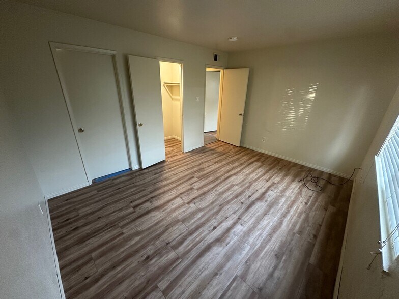 Building Photo - 2740 Mendonca Dr