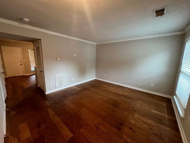 Building Photo - 5547 St James St