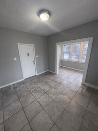 Building Photo - 534 Cherry St