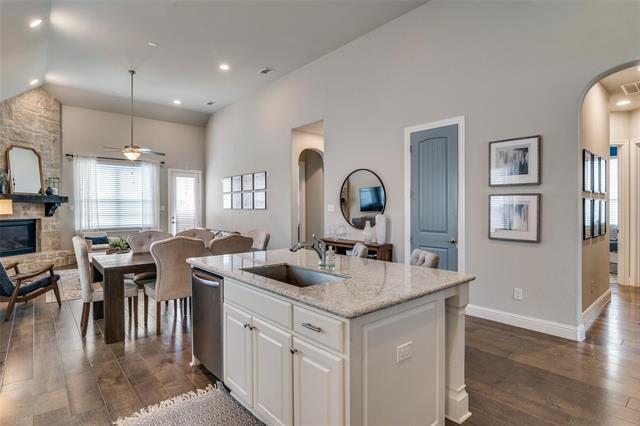 Building Photo - 613 Race Dr