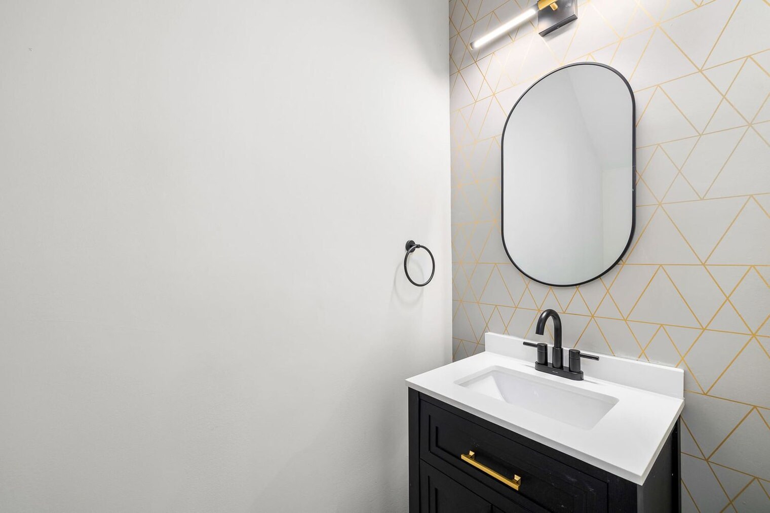 Building Photo - 1906 W Cherry St