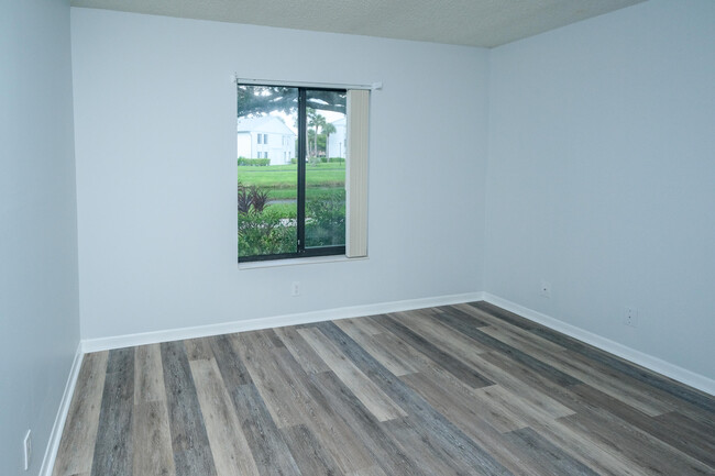 Building Photo - 1015 Green Pine Blvd
