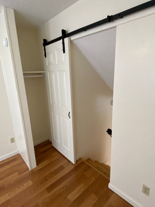 Building Photo - 912 -914 N Church St