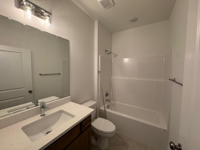 Building Photo - 6606 Sunrise Oasis Ln