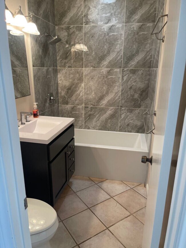 Building Photo - 3BR/2BA   By the beach.