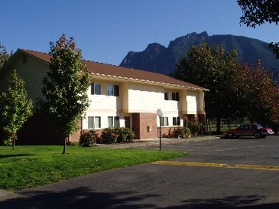 Building Photo - 424 Healy Ave S