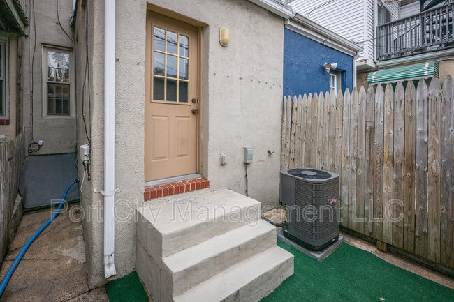 Building Photo - 412 Gittings St