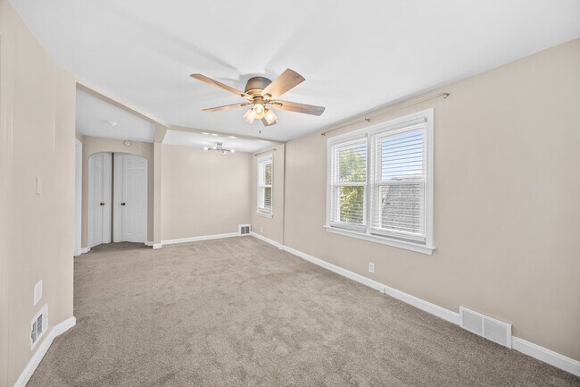Building Photo - 548 Prairie Ave