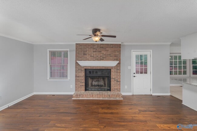 Building Photo - 2624 Excalibur Dr SE