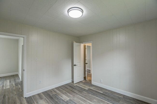 Building Photo - 2 Bdrm / 2 Bath - Remodeled Cottage in Johnson City