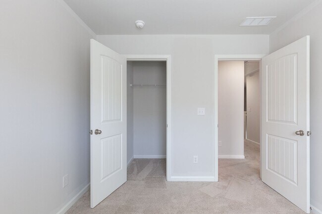 Building Photo - Newly Constructed 3bd/3.5ba w/ Gym, Min From Airport and Downtown Hapeville!