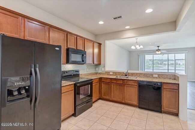 Building Photo - 6920 Roundleaf Dr