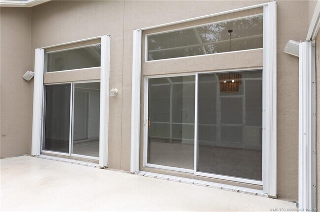 Building Photo - 8965 SW Chevy Cir