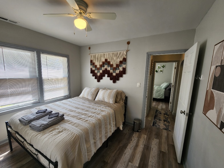 Building Photo - 626 N Oliver St