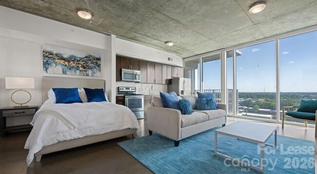 Building Photo - 640 N Church St